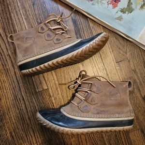 Sorel Out and About snow Ankle Boots size 9